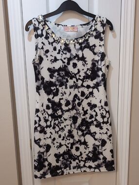 Embellished Neckline Black & White Floral Shift Dress